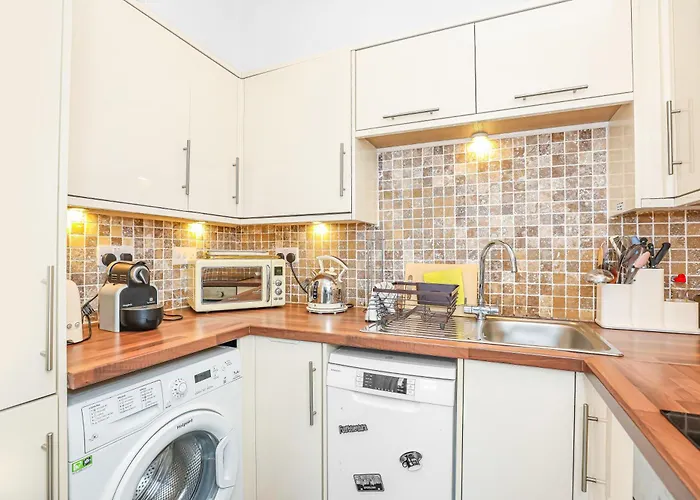 3Bed Traditional Edinburgh Apt