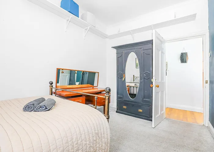3Bed Traditional Edinburgh Apt